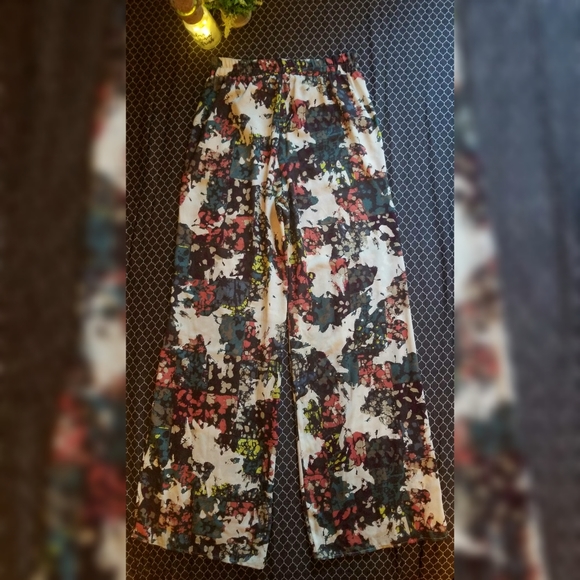 BCBG MaxAzria - High Waisted Wide Leg Pant - Picture 3 of 11